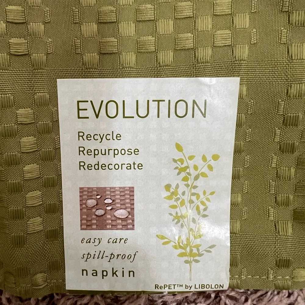 NWT Set of 4 Green Dinner Napkins Reusable